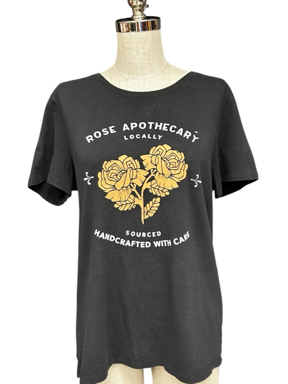 Schitt’s Creek Rose Apothecary Graphic T-Shirt Black Floral Logo Tee Size Large